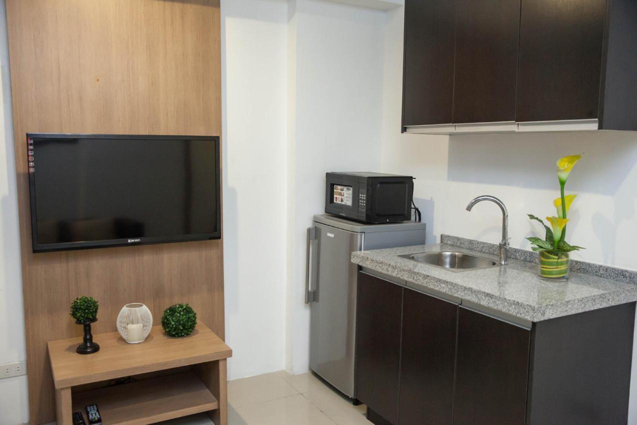Melbourne Suites Makati City Exterior photo