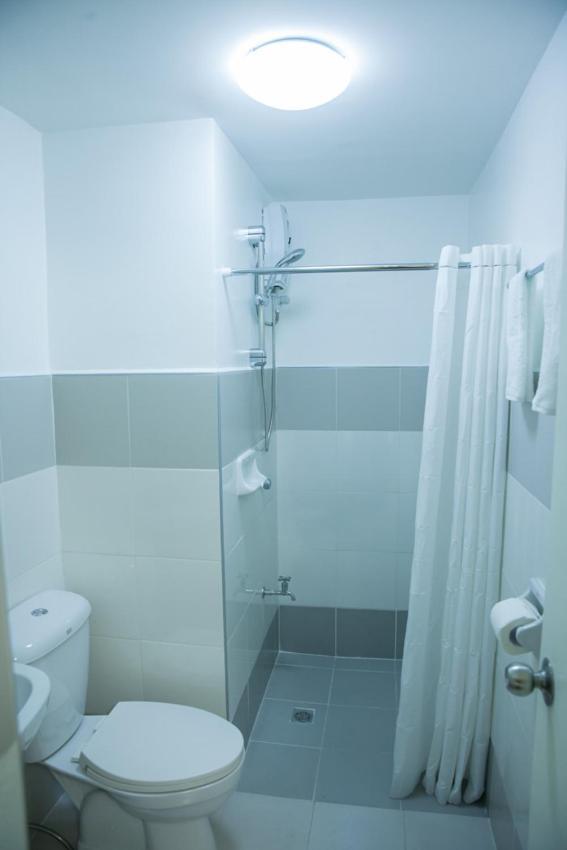 Melbourne Suites Makati City Exterior photo