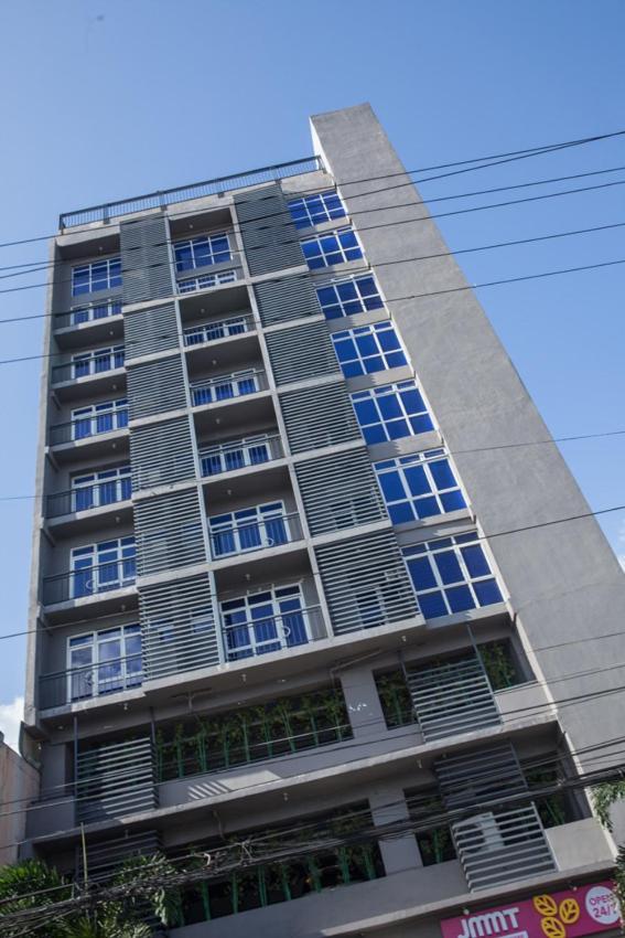 Melbourne Suites Makati City Exterior photo