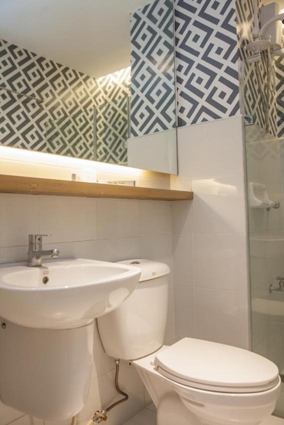 Melbourne Suites Makati City Exterior photo