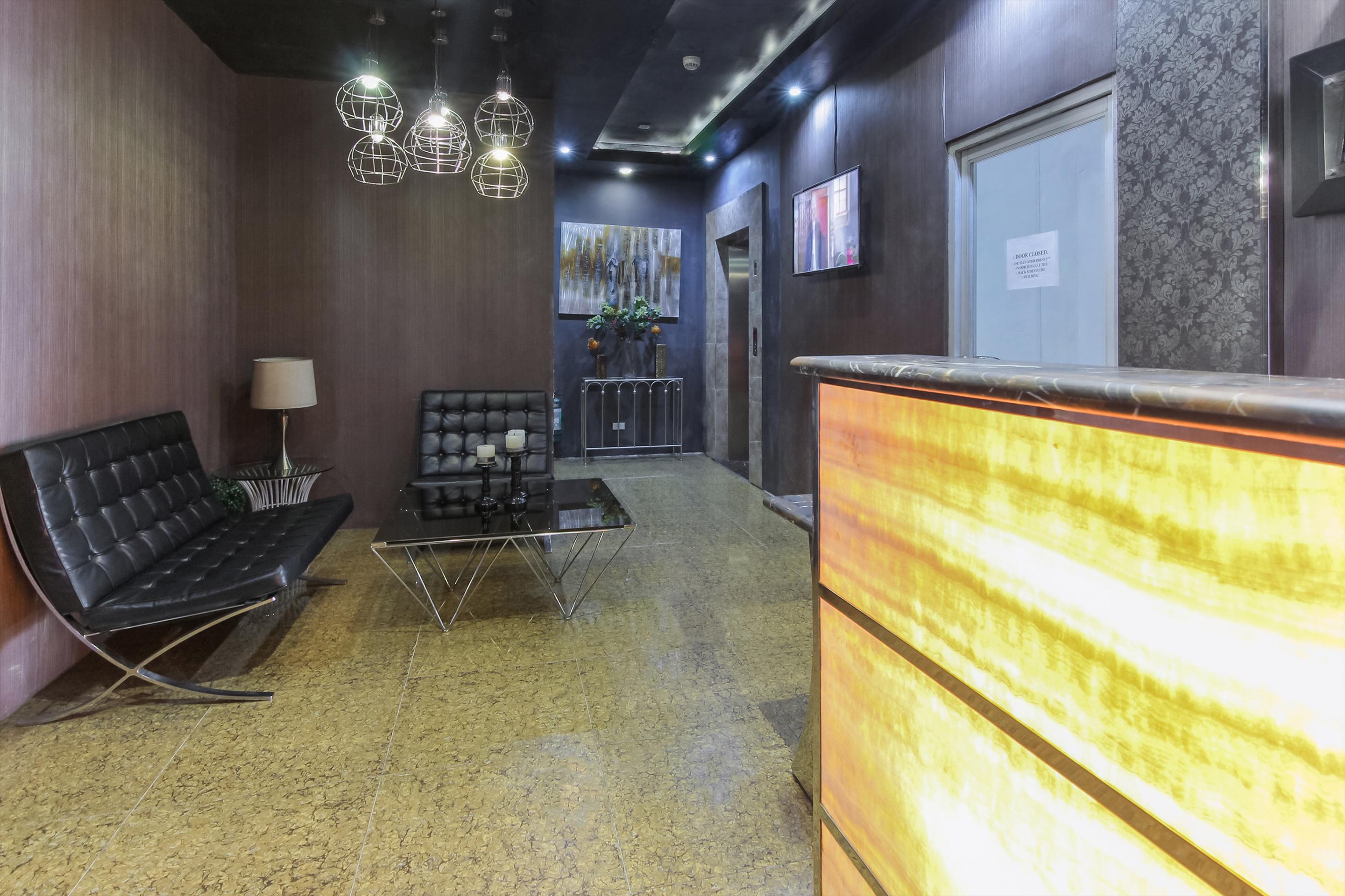 Melbourne Suites Makati City Exterior photo