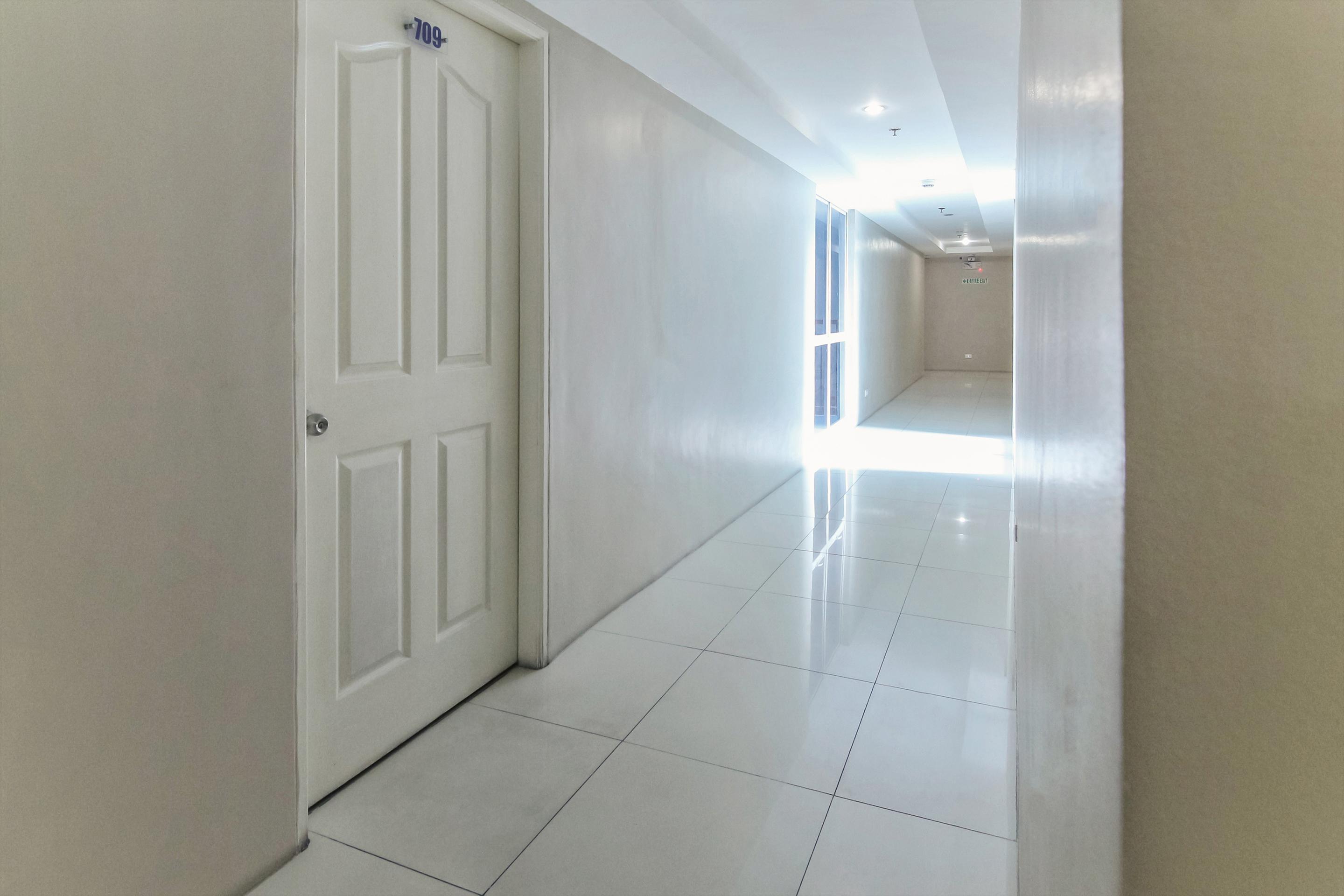 Melbourne Suites Makati City Exterior photo