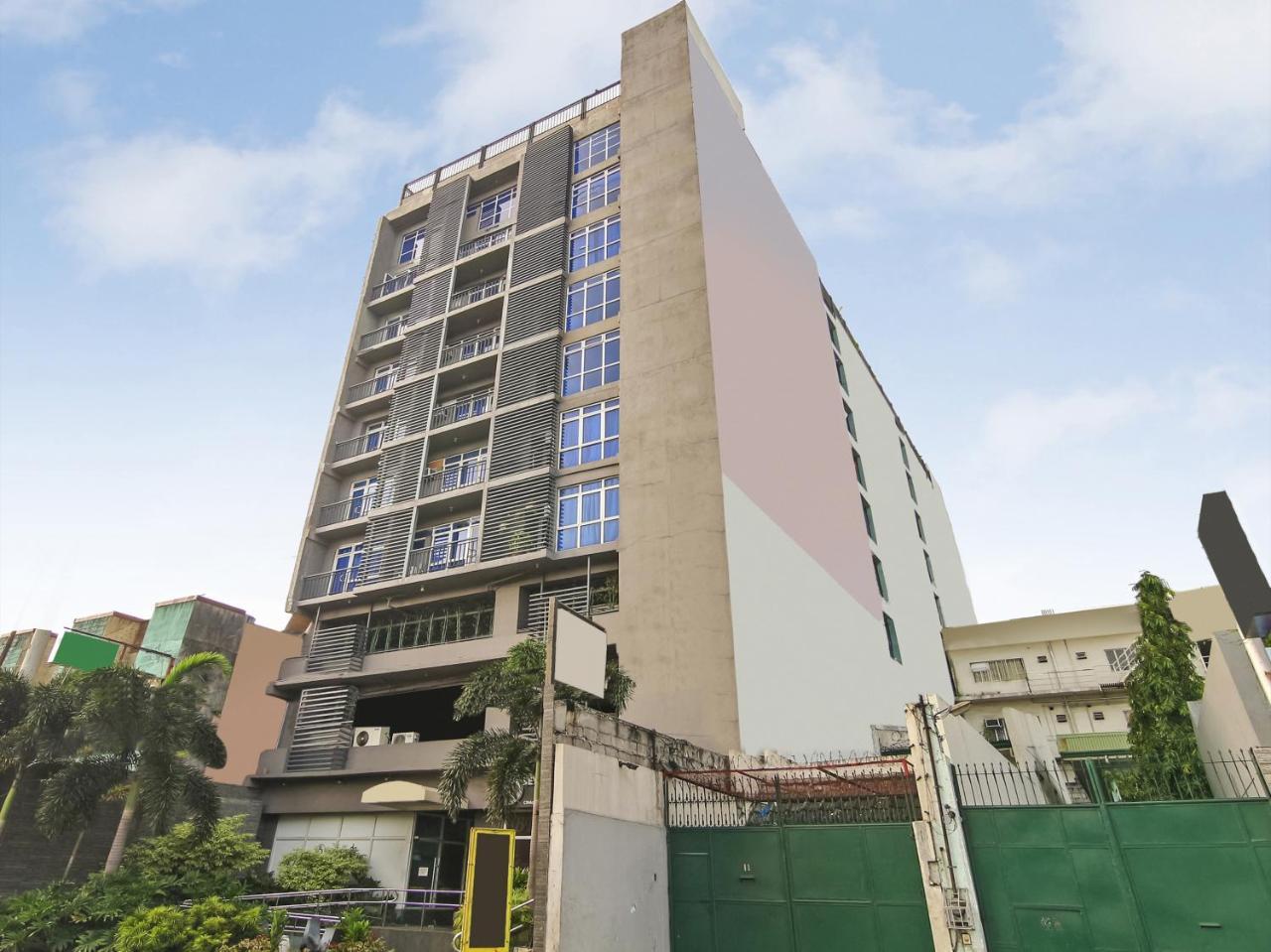 Melbourne Suites Makati City Exterior photo